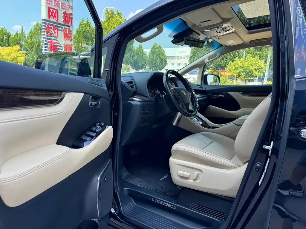 Toyota Alphard 2022 — фото 8