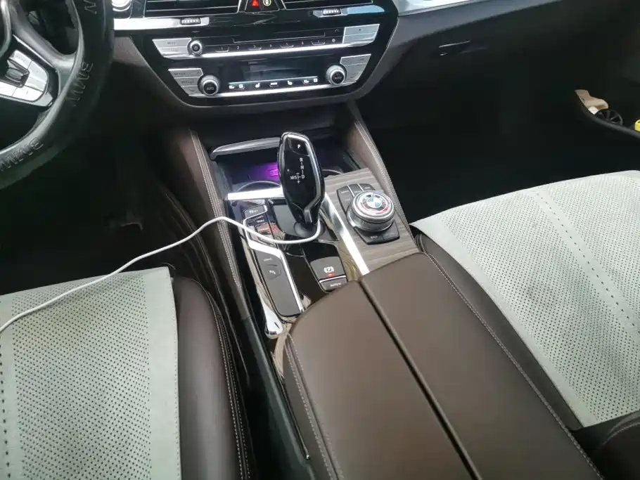 BMW 5 Series New Energy 2019 — фото 16