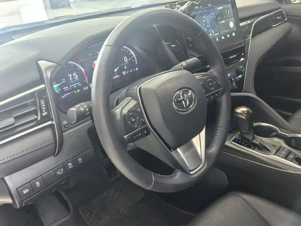 Toyota Camry 2022 — фото 13