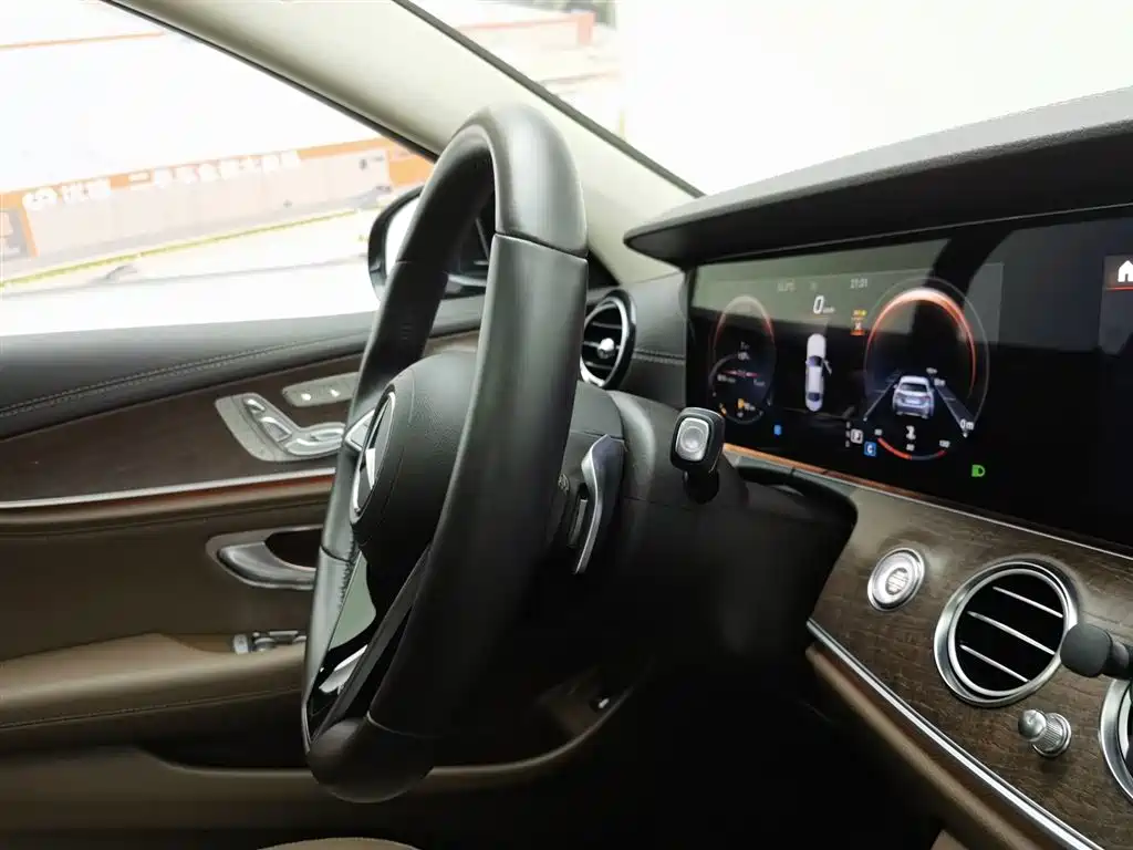 Mercedes-Benz E-Class 2023 — фото 22