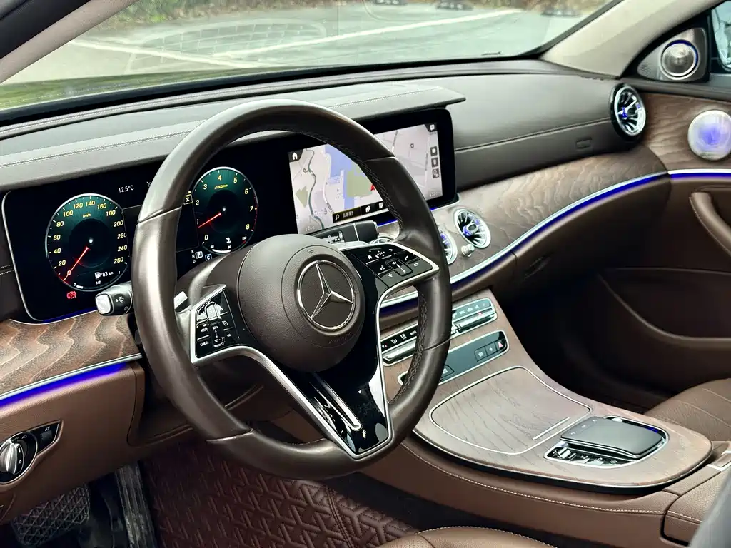Mercedes-Benz E-Class 2023 — фото 10