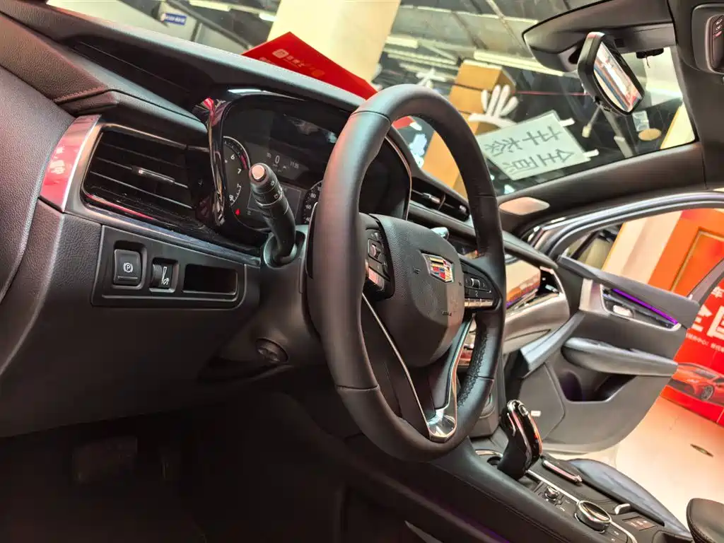 Cadillac XT6 2023 — фото 16