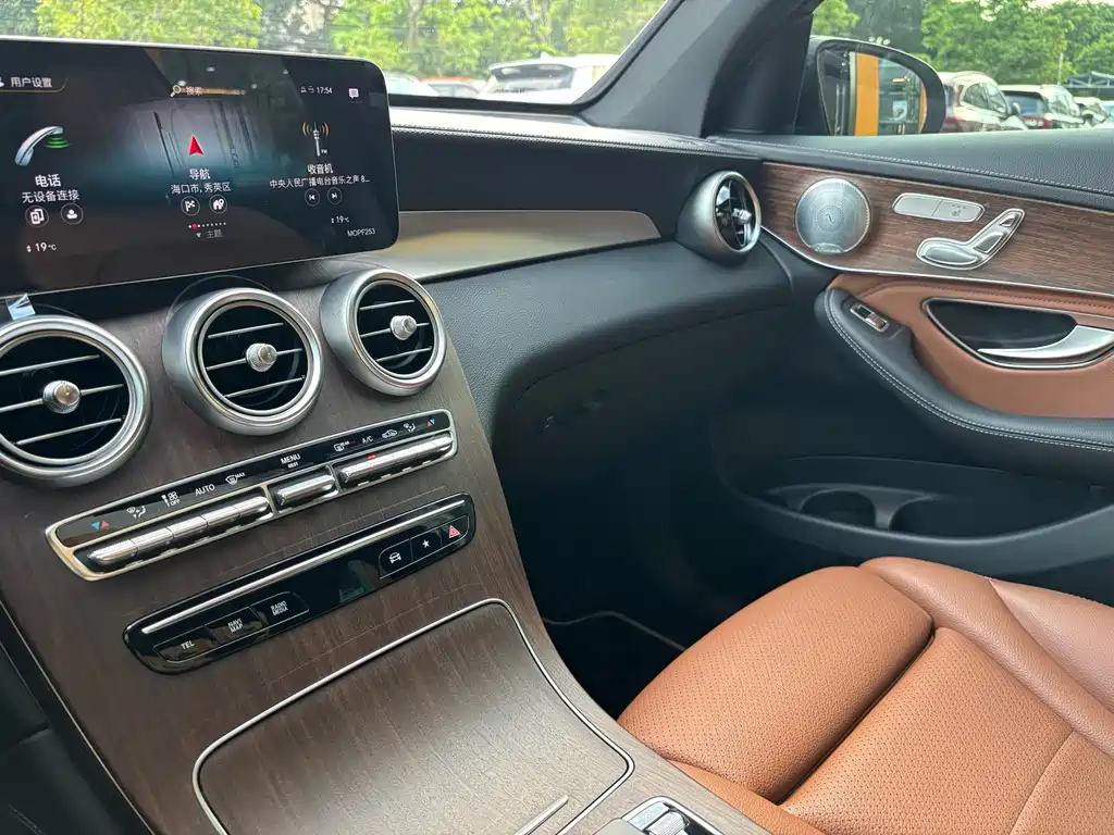 Mercedes-Benz GLC 2020 — фото 27