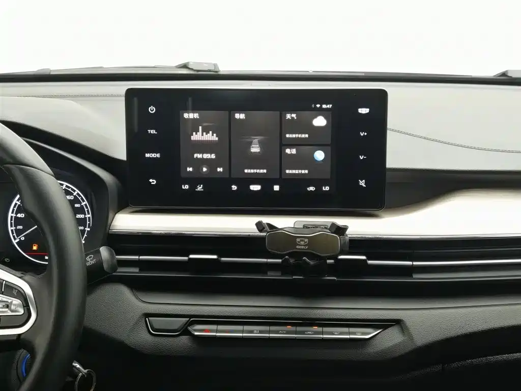 Geely Vision X3 2022 — фото 12