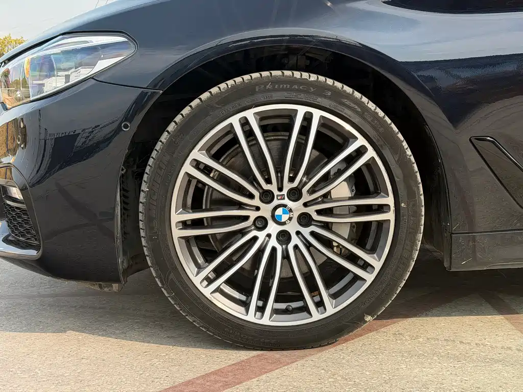 BMW 5 Series 2018 — фото 18