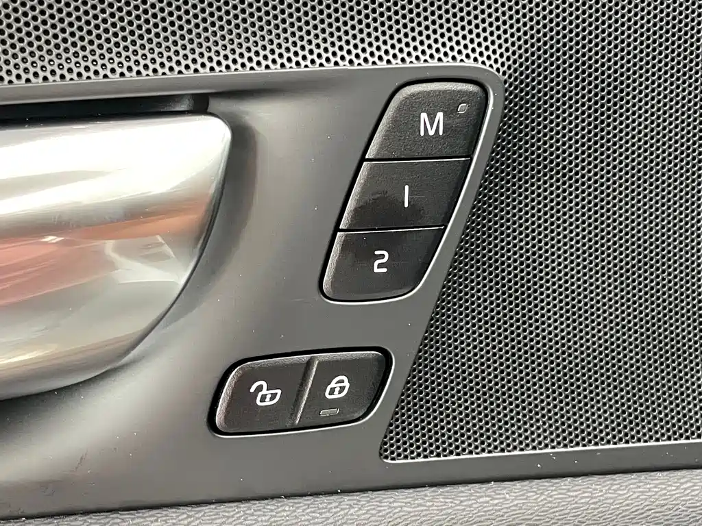 Volvo XC60 2022 — фото 22