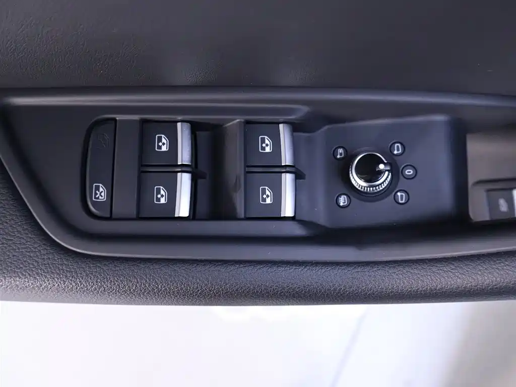 Audi A4L 2023 — фото 17