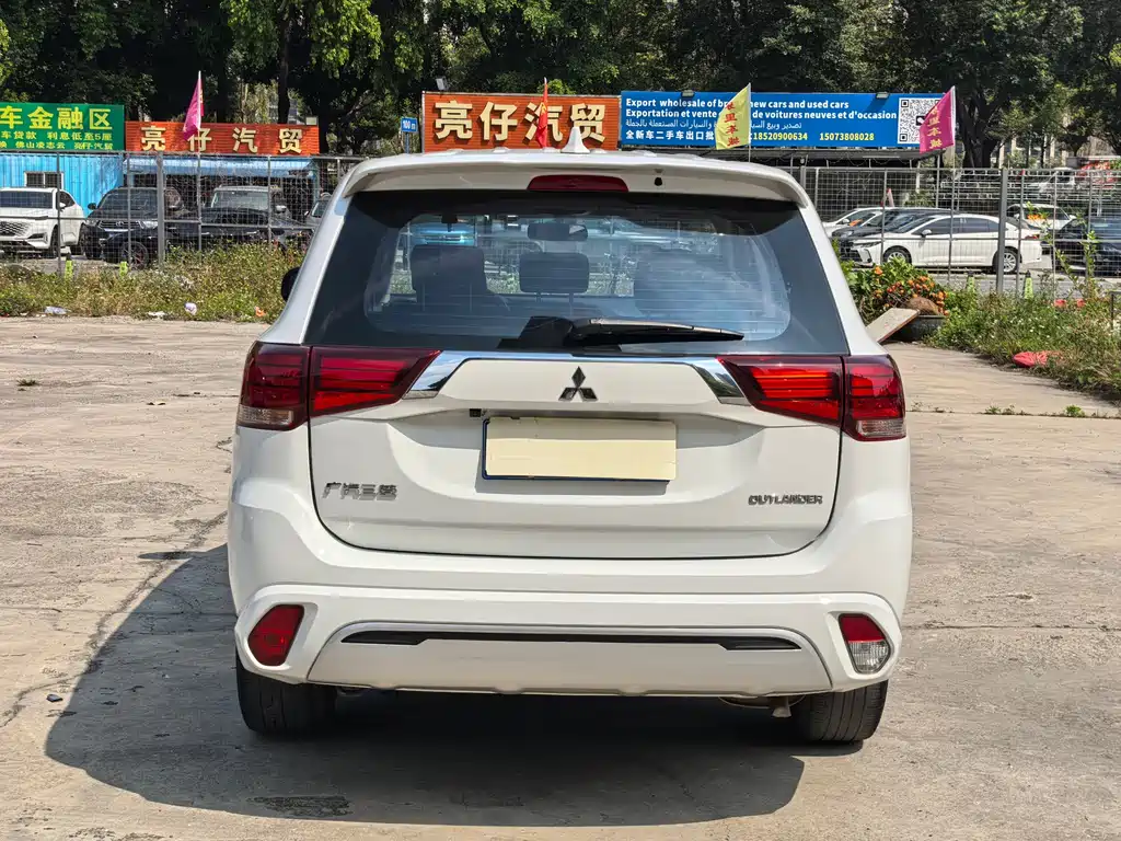 Mitsubishi Outlander 2021 — фото 16
