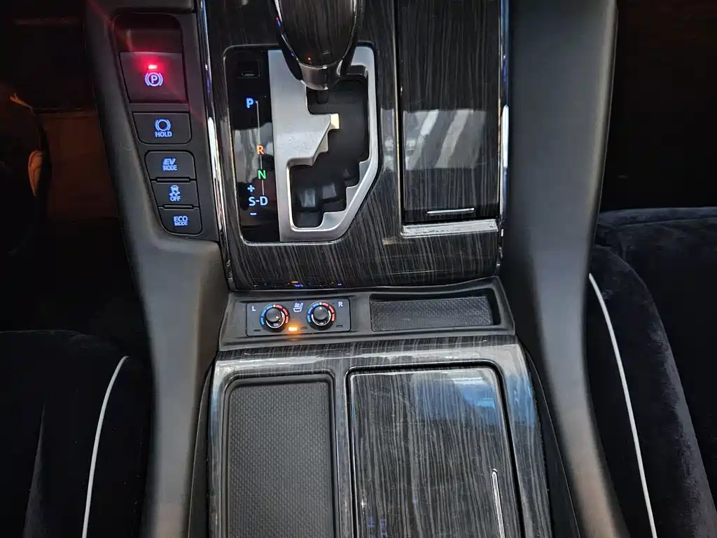 Toyota Alphard 2019 — фото 11