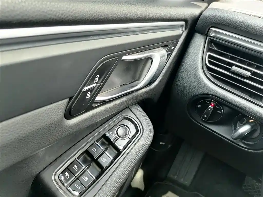 Porsche Macan 2019 — фото 17
