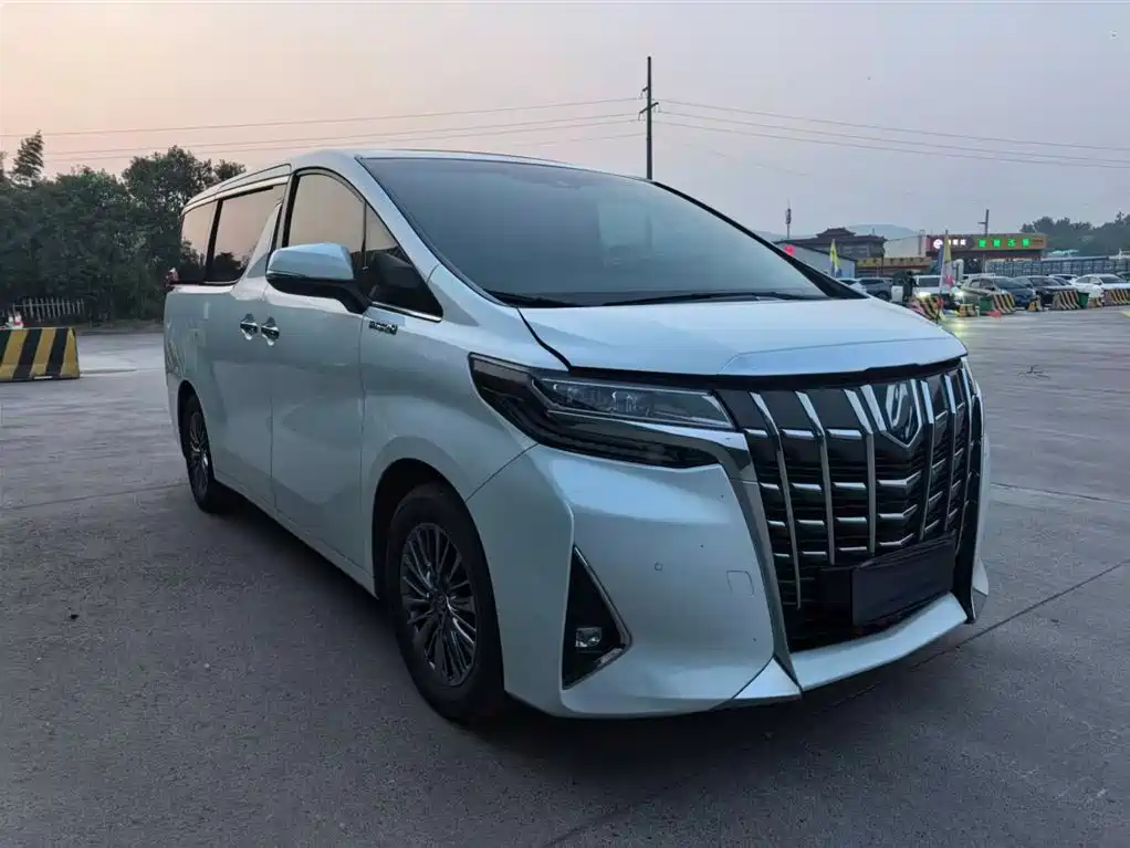 Toyota Alphard 2021 — фото 1