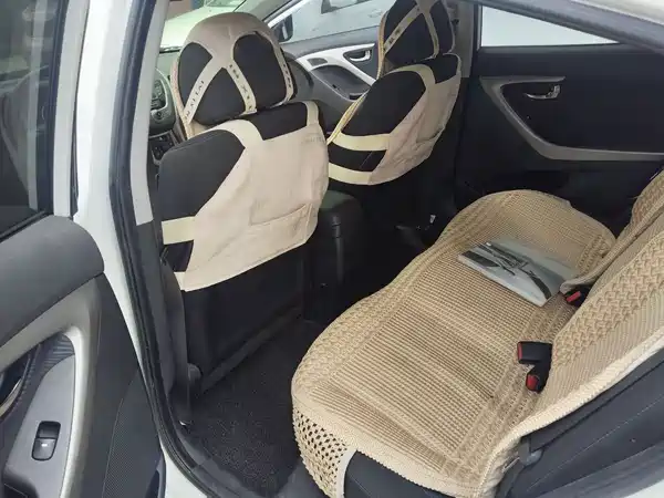 Hyundai Elantra Langdong 2012