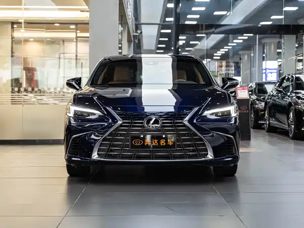 Lexus ES 2025