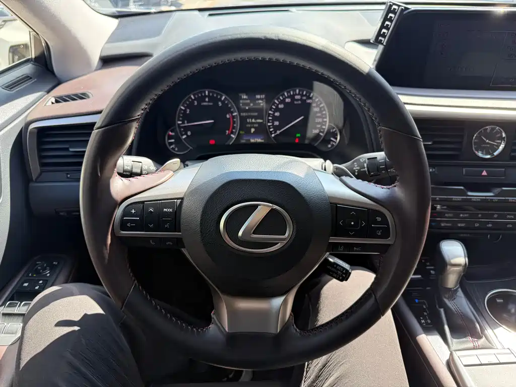 Lexus RX 2022 — фото 10