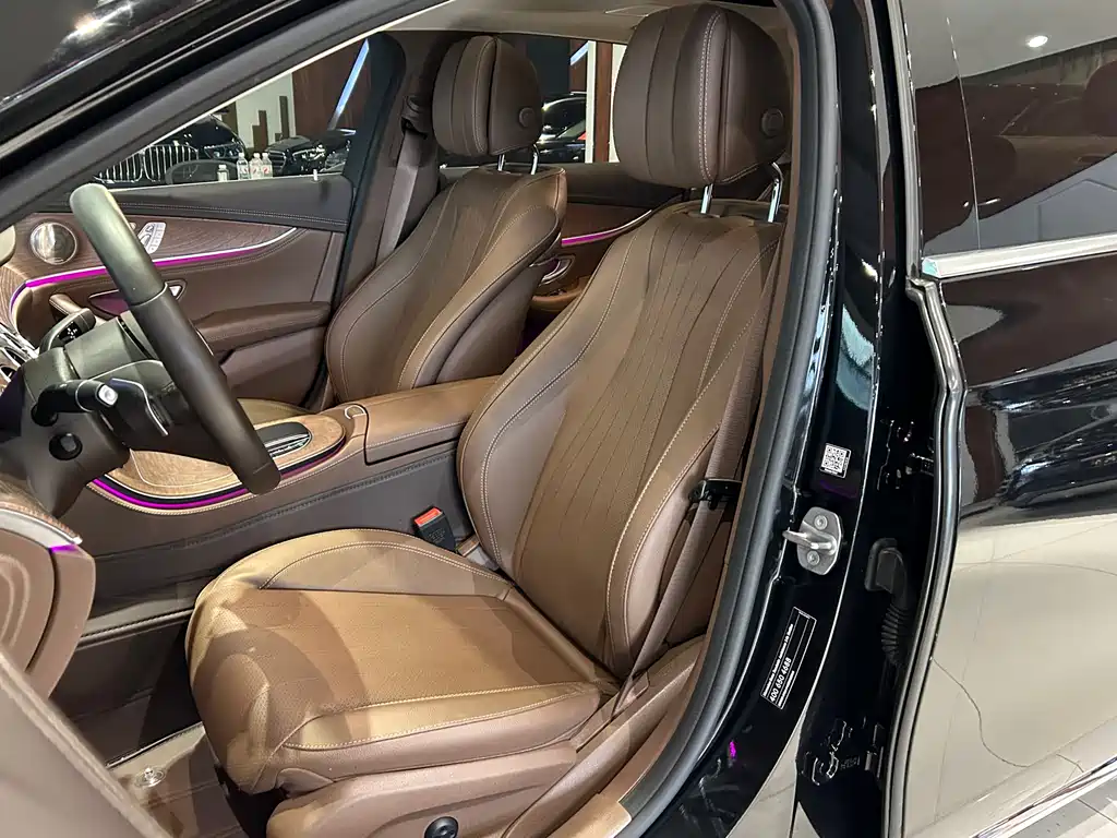 Mercedes-Benz E-Class 2023 — фото 12