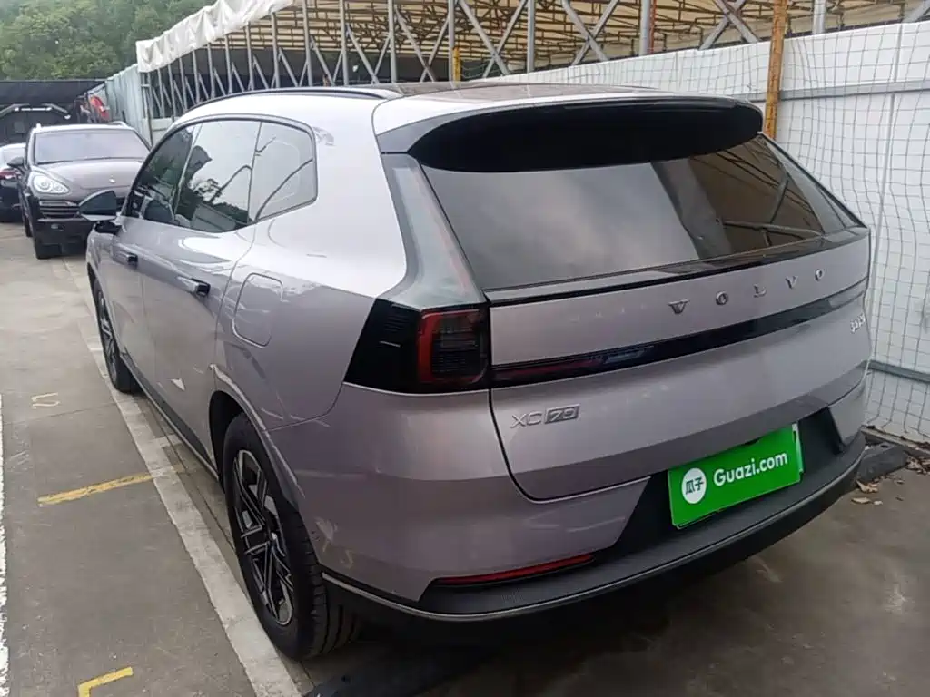 Volvo XC70 PHEV 2025