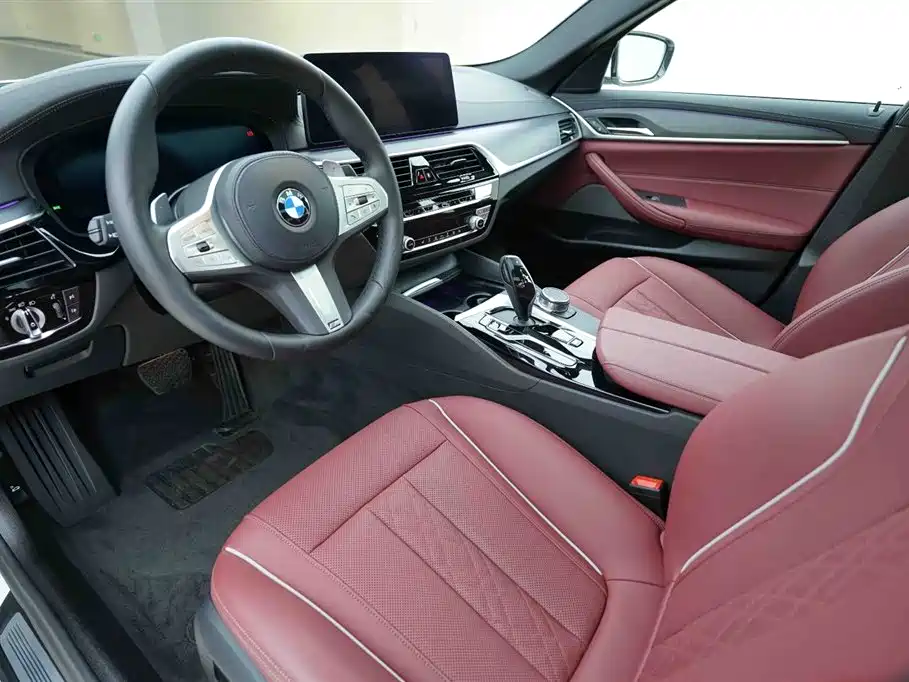 BMW 5 Series 2024 — фото 10