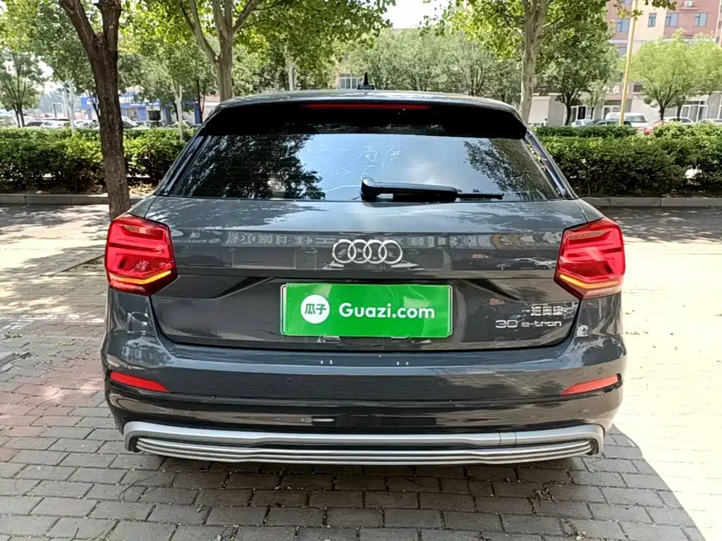 Audi Q2L E-Tron 2021