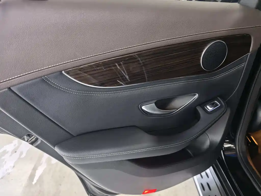 Mercedes-Benz GLC 2018 — фото 13