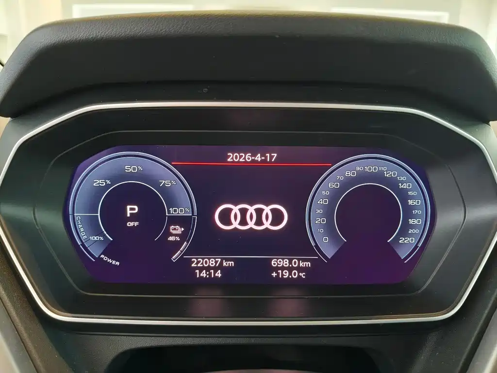 Audi Q4 e-tron 2025 — фото 18