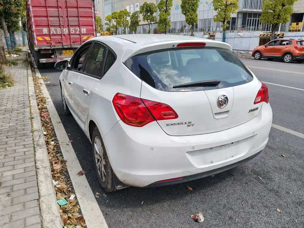 Buick Excelle 2015 — фото 11
