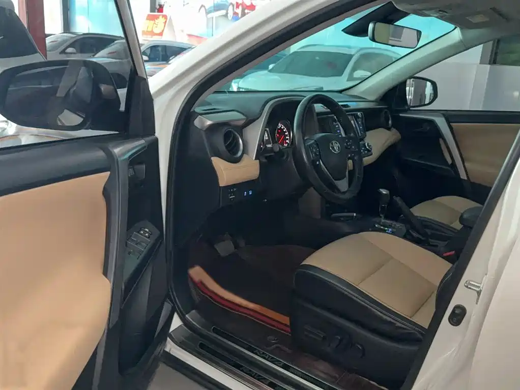 Toyota RAV4 2018 — фото 11