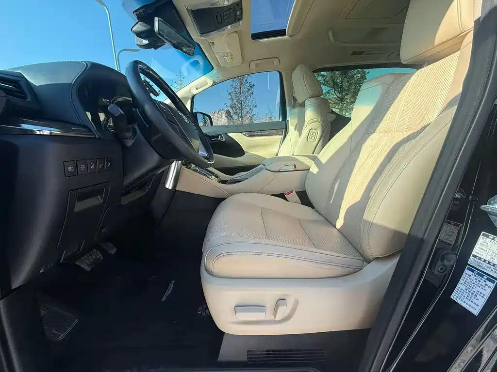 Toyota Vellfire 2023