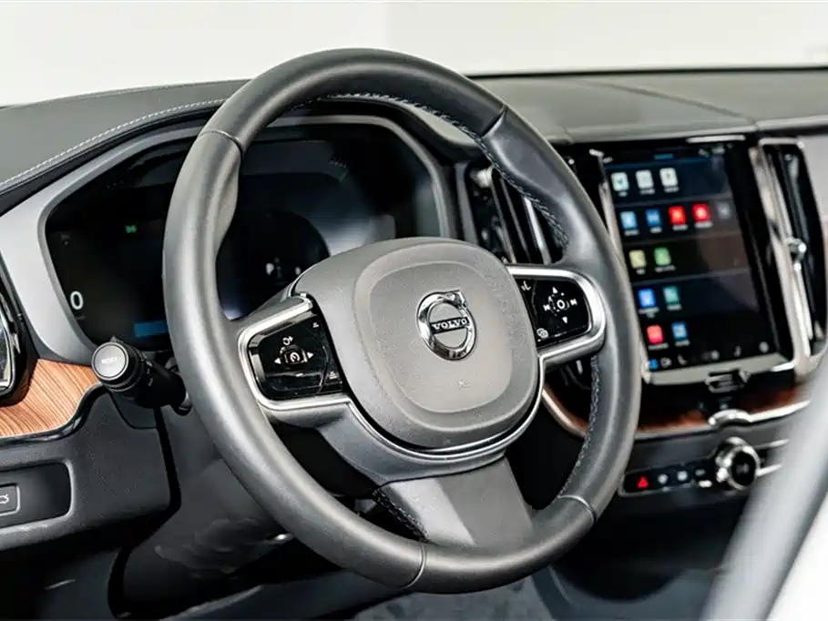 Volvo XC60 2025 — фото 11