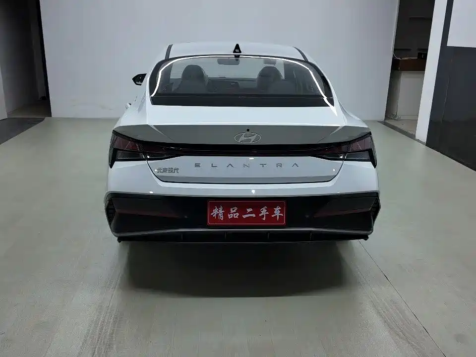 Hyundai Elantra 2025 — фото 2