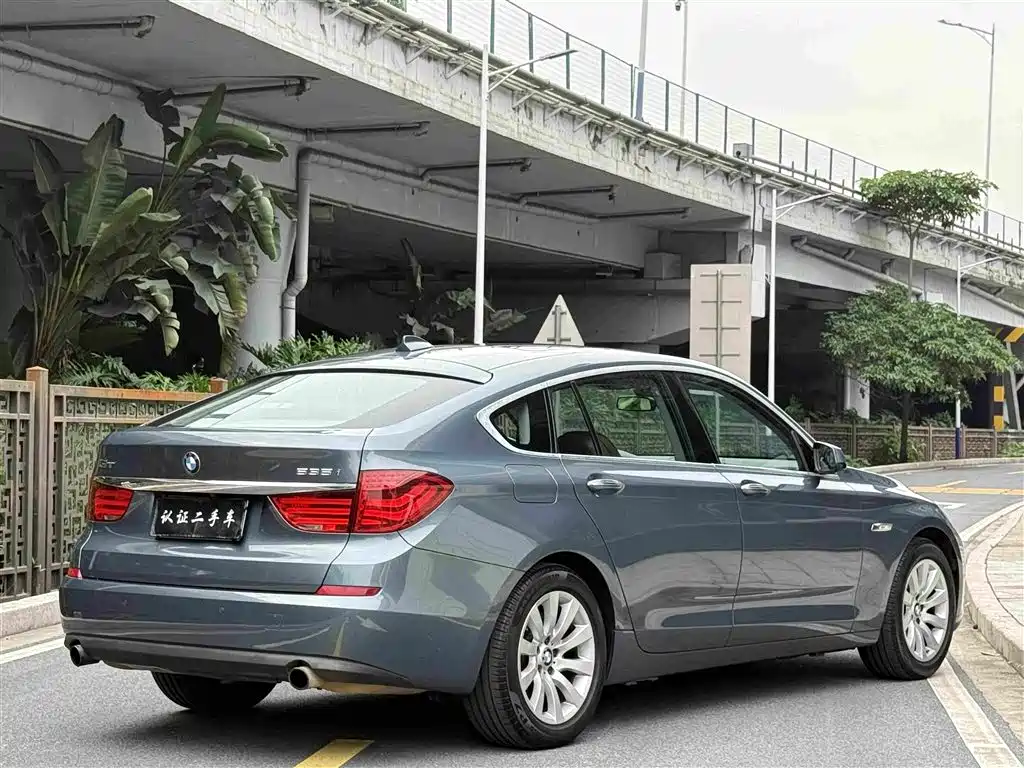 BMW 5 Series GT 2011 — фото 23