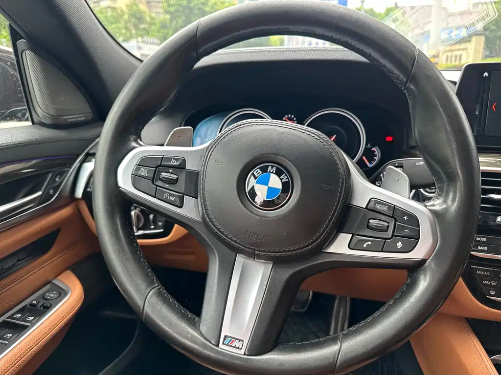 BMW 6 Series GT 2018 — фото 27