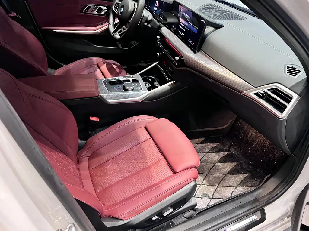 BMW 3 Series 2025 — фото 13