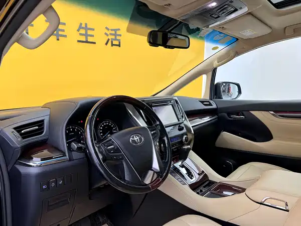 Toyota Alphard 2015