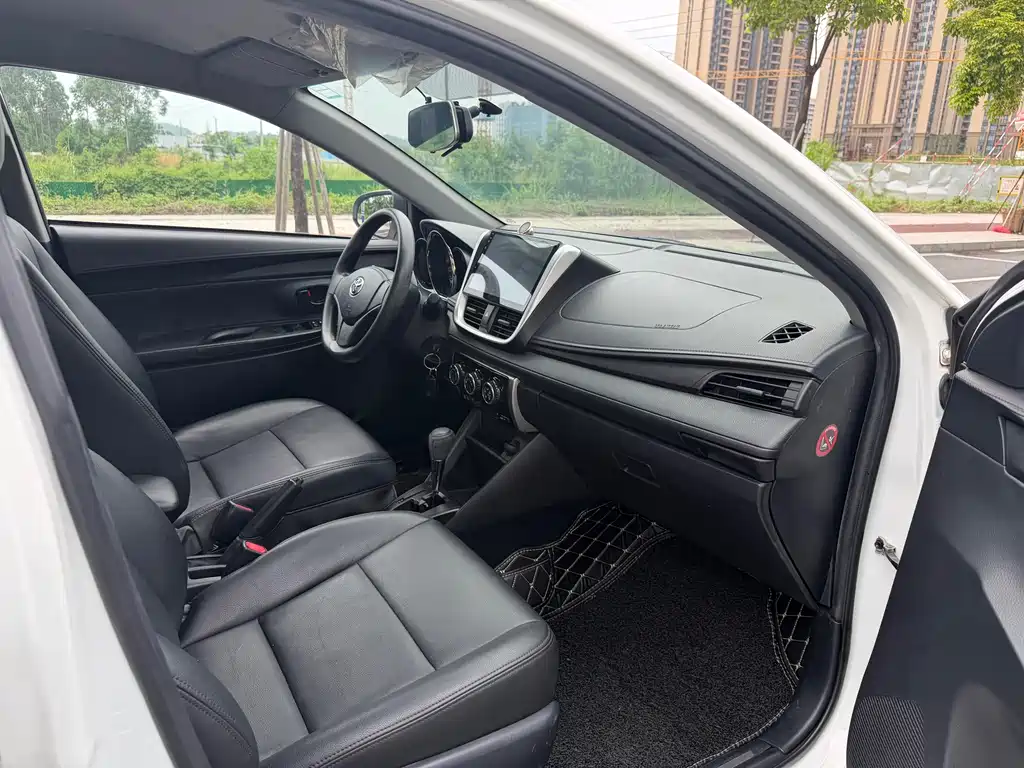 Toyota Yaris L 2019 — фото 10