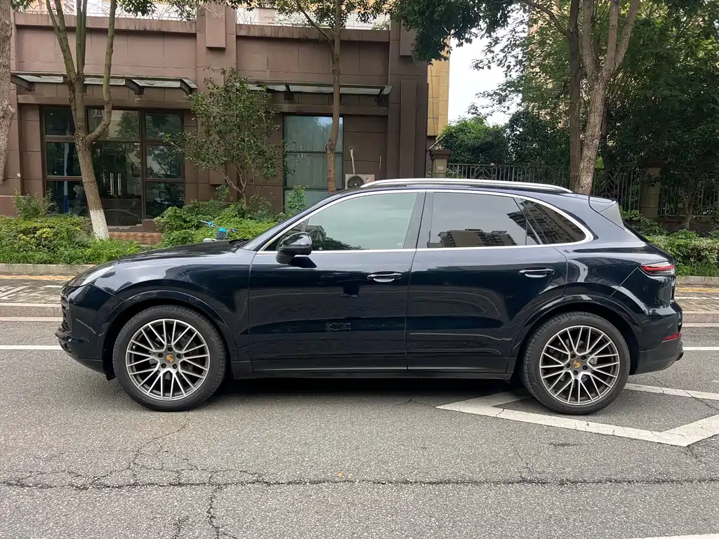 Porsche Cayenne 2021