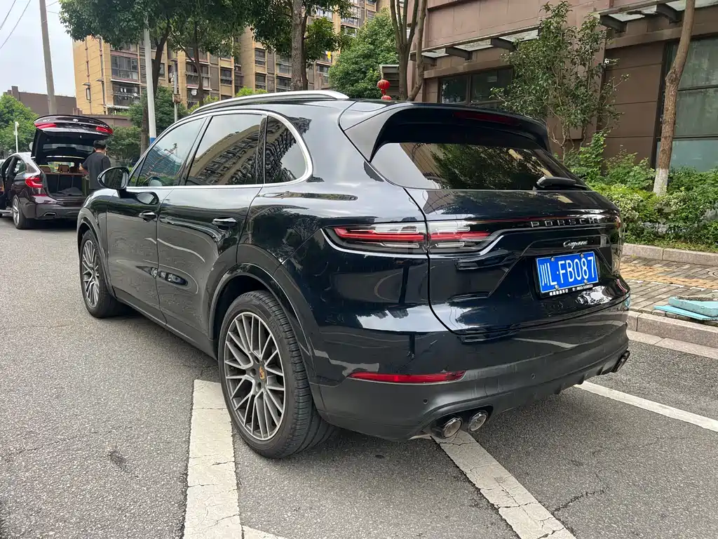Porsche Cayenne 2021