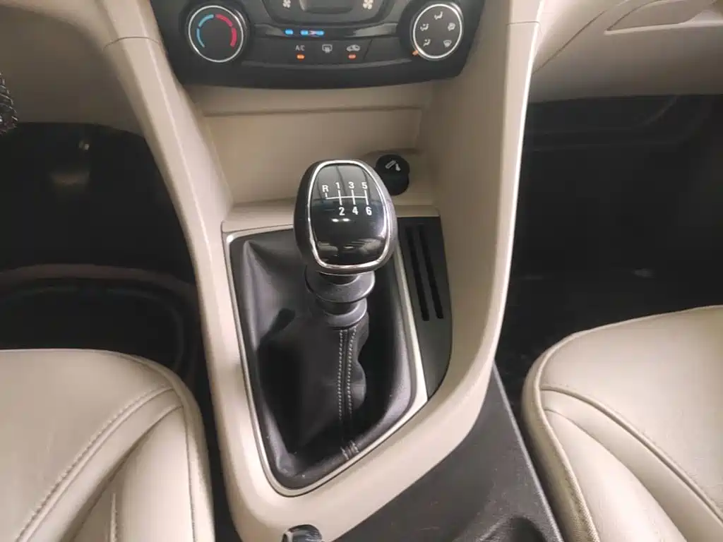 Buick Excelle 2018 — фото 14