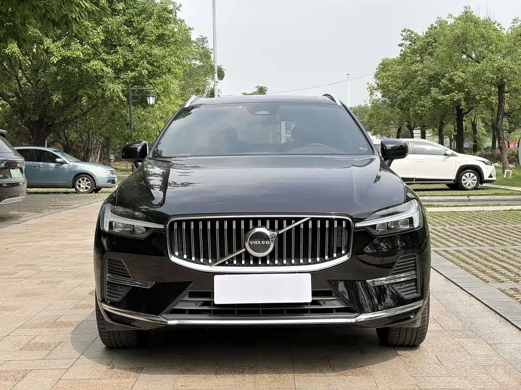Volvo XC60 2022 — фото 2