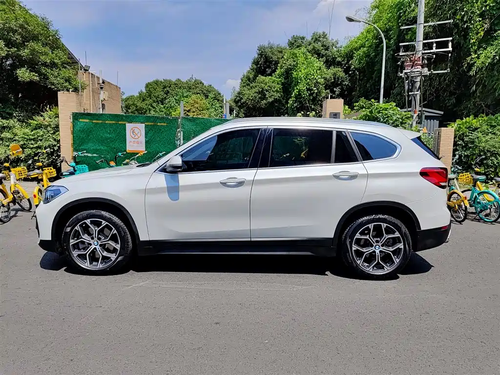 BMW X1 2022 — фото 3