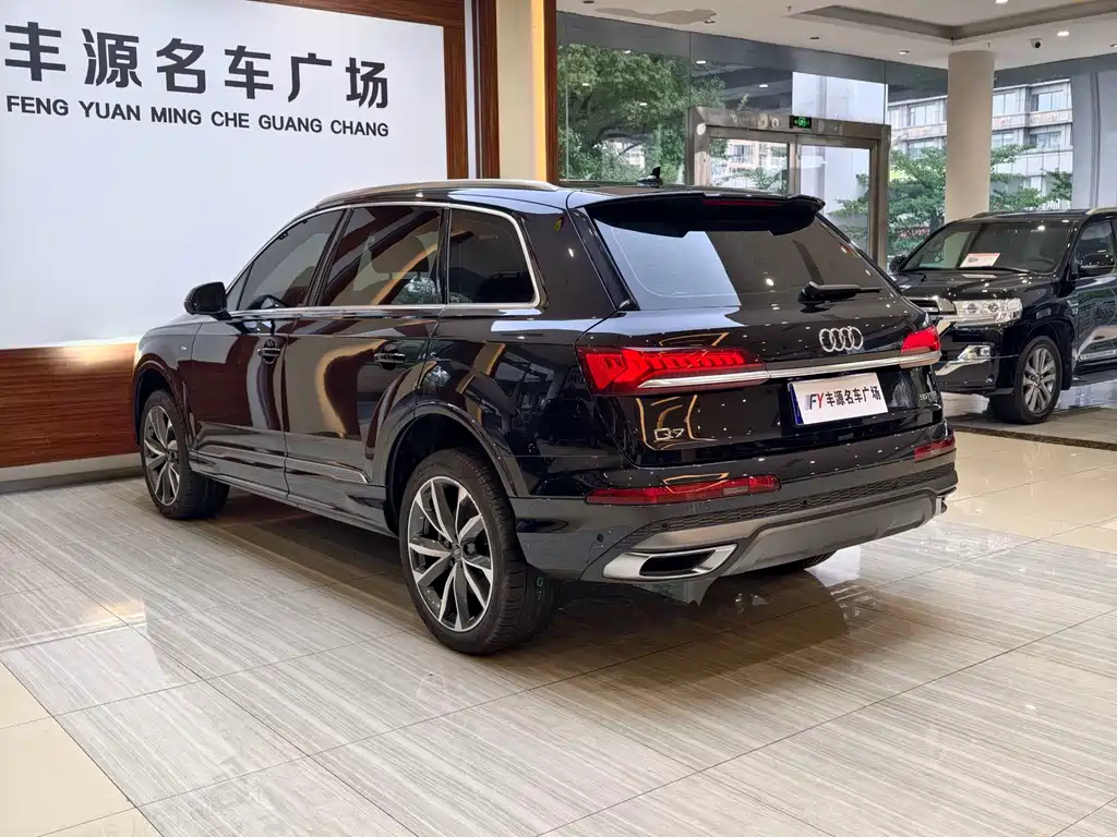 Audi Q7 2021 — фото 29