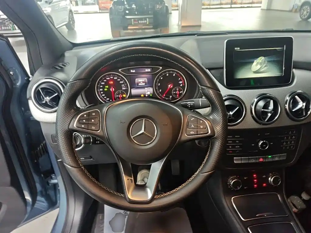 Mercedes-Benz B-Class 2016 — фото 11