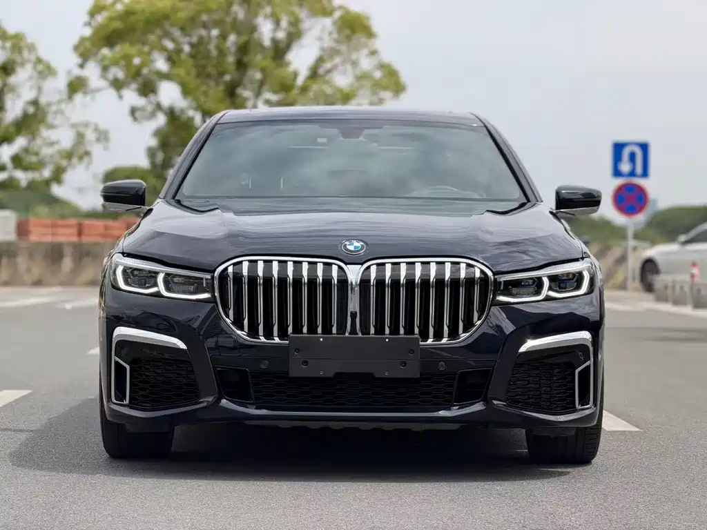 BMW 7 Series 2018 — фото 2