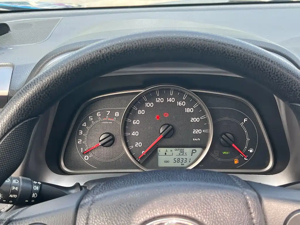 Toyota RAV4 2017 — фото 18