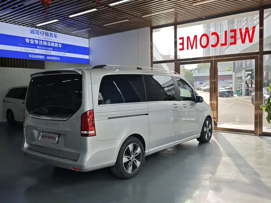 Mercedes-Benz V-Class 2022 — фото 21