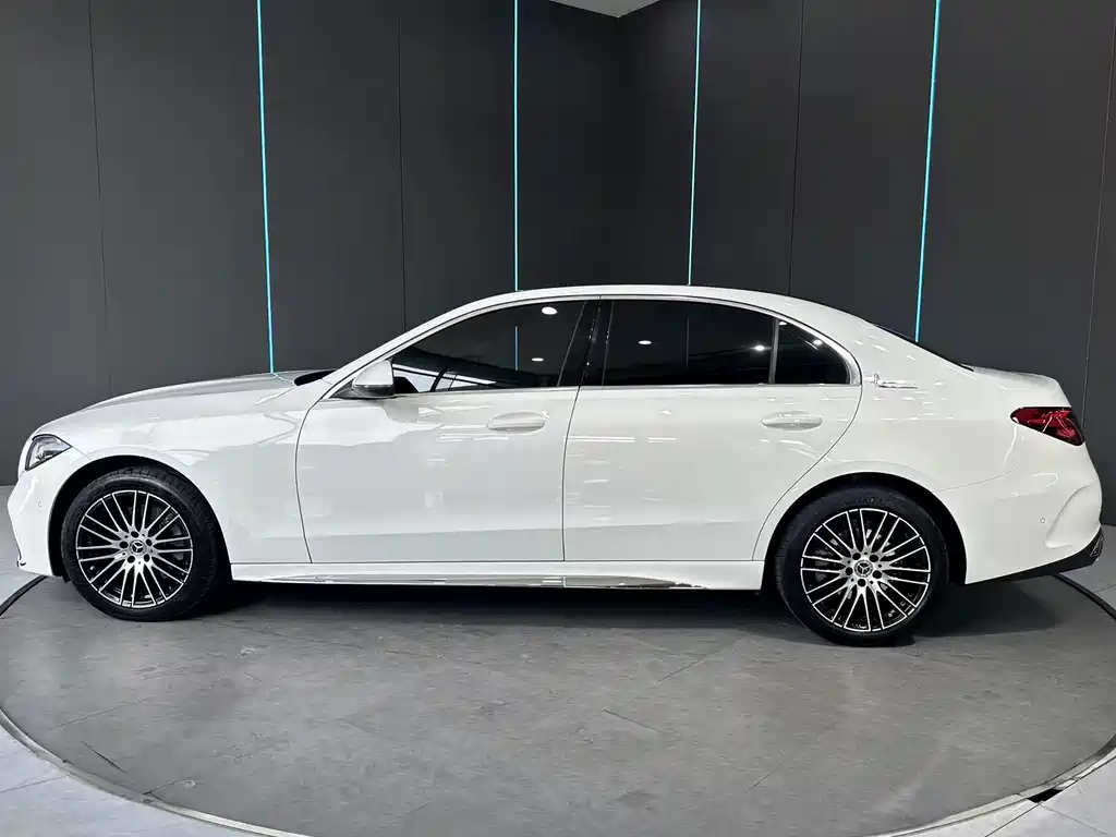 Mercedes-Benz C-Class 2024