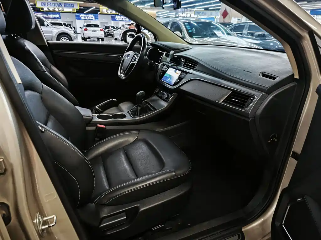 Geely Emgrand GS 2016 — фото 10