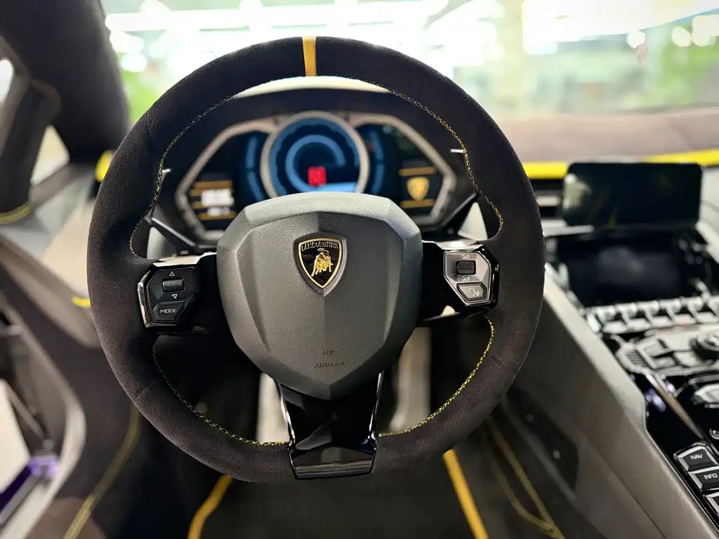 Lamborghini Aventador 2014 — фото 13