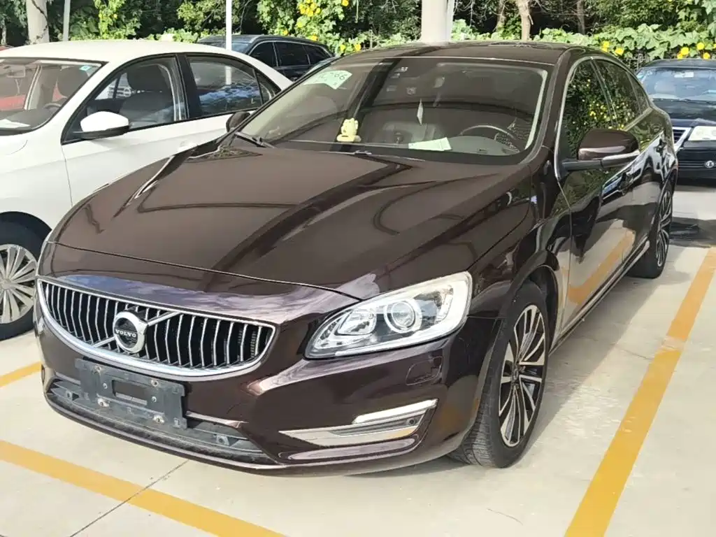 Volvo S60 2018 — фото 2