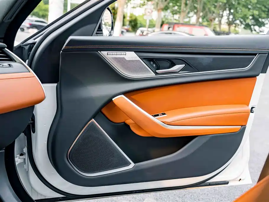 Jaguar XFL 2024 — фото 13