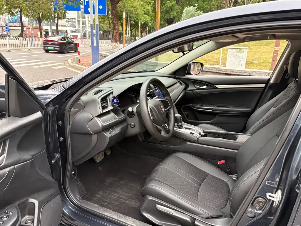 Honda Civic 2018 — фото 10